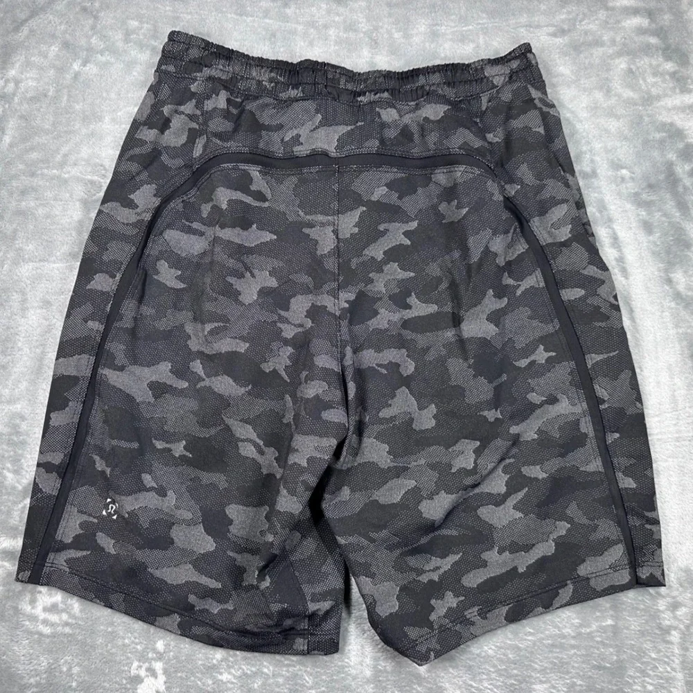 Lululemon THE Short 9 Lined Mens Small Grey Black Camo Athletic Training Running